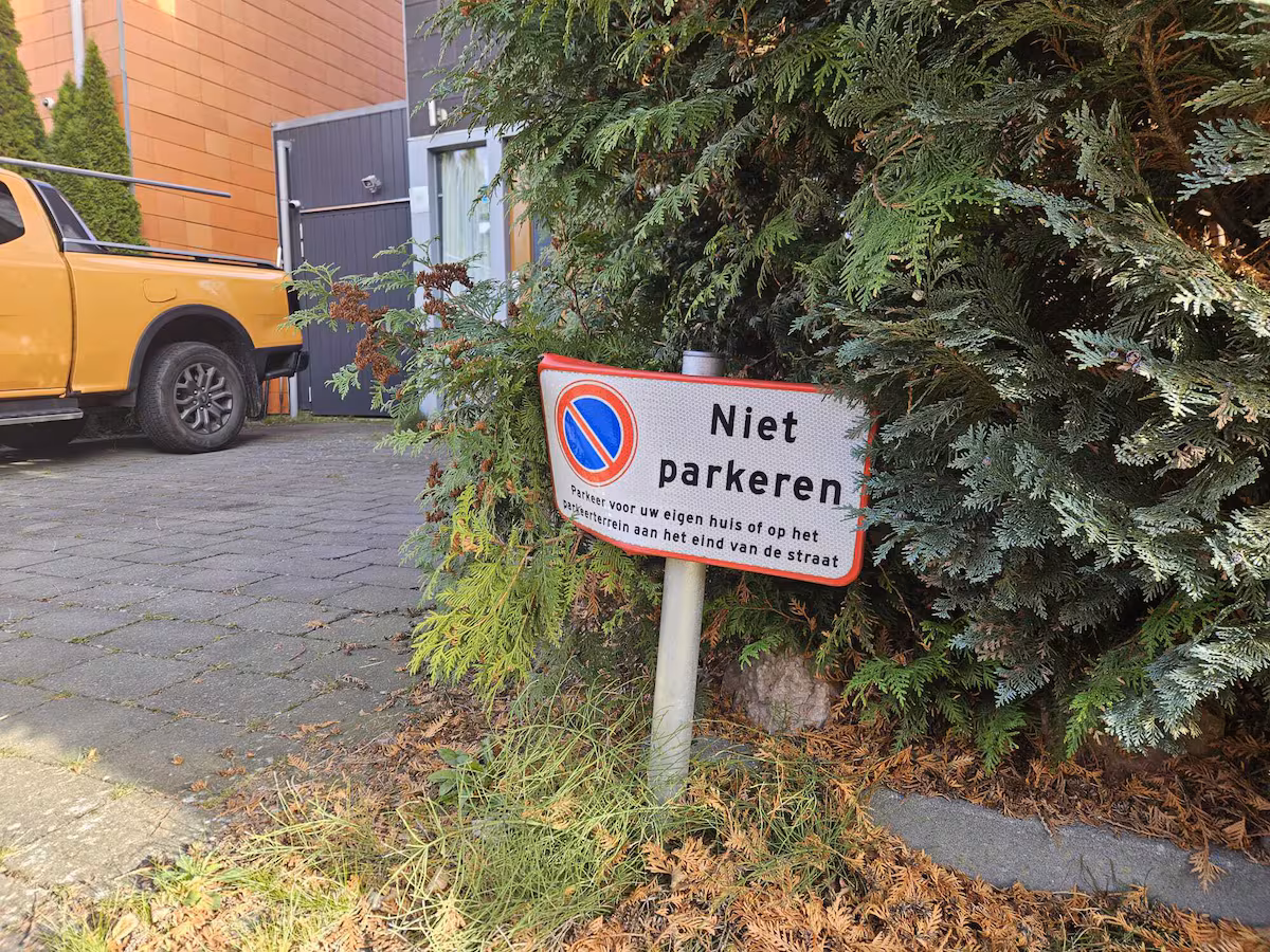 over-dit-bordje-voeren-de-buren-hun-inmiddels-zesde-rechtszaak